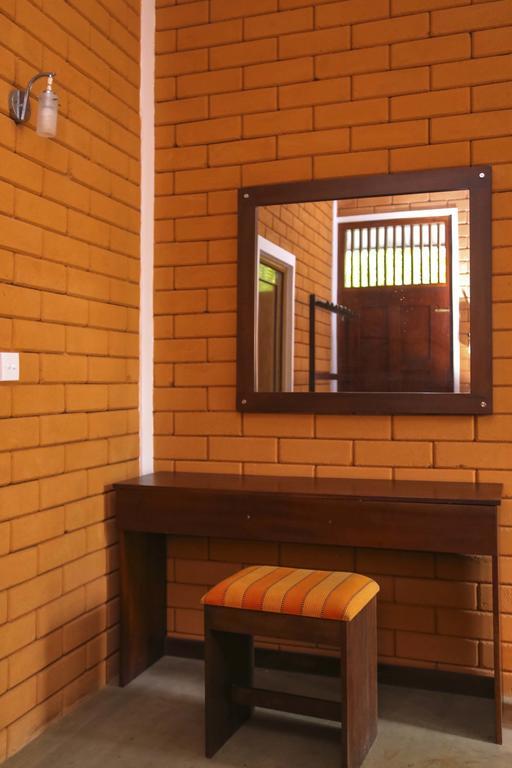 Eco Square Resort Mirissa Room photo